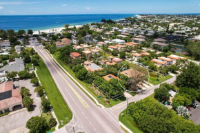 Cozy Condo less than 3 min walk to White Sandy Beaches